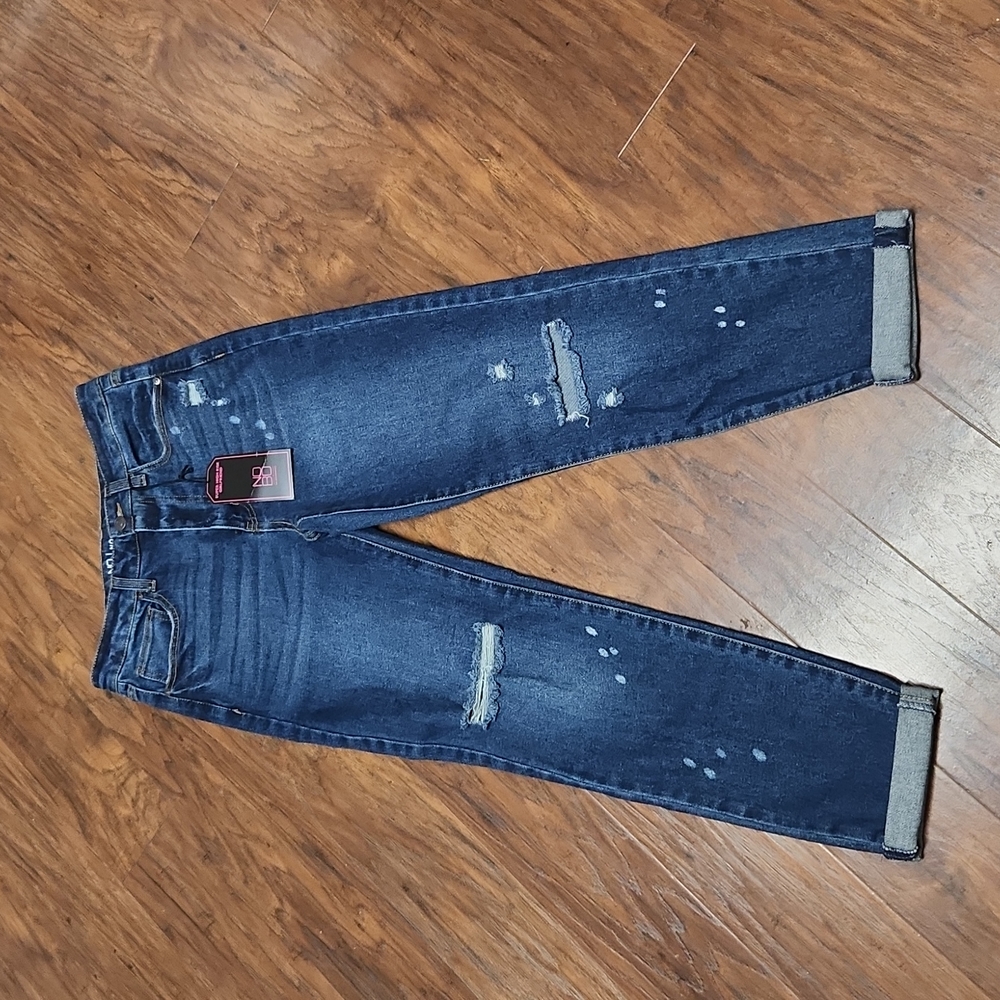 NWT Women's No Boundaries High Rise Distressed Girlfriend Size 7 Blue Jeans